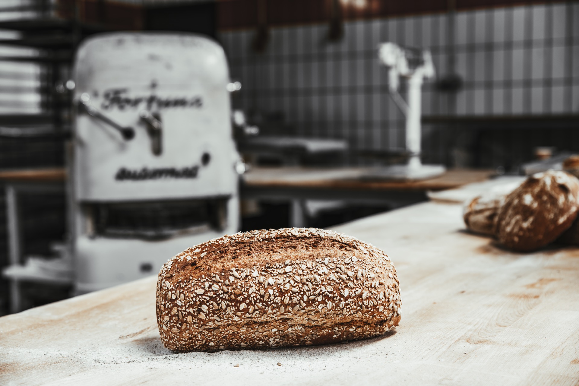 Handwerksbrot auf dem Holzbrett